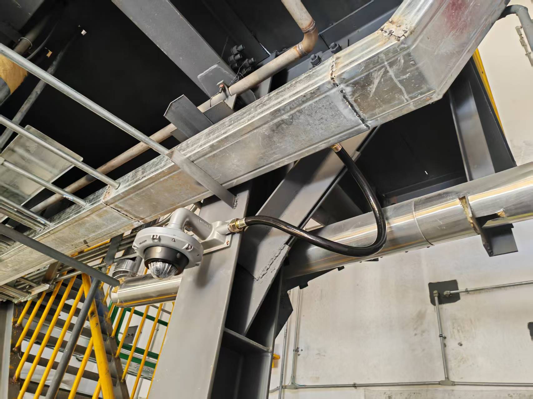 工業(yè)安全守護神：安裝防爆監(jiān)控攝像頭的硬核守護